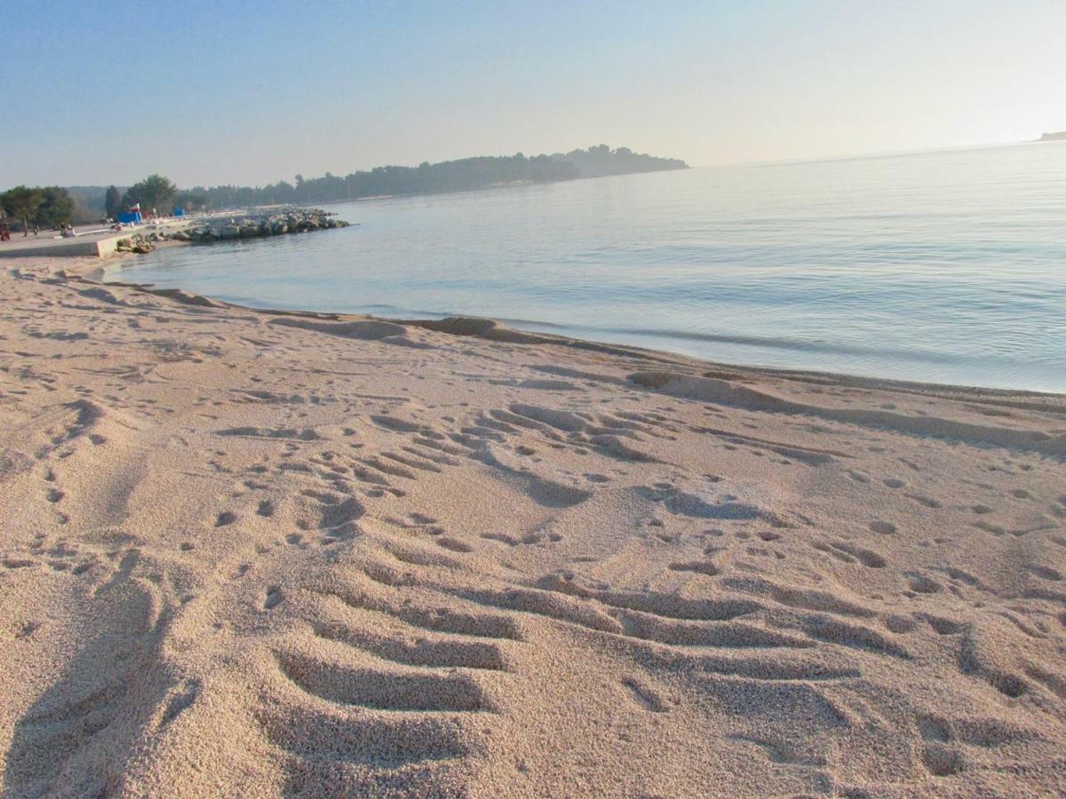 Comfortable Apartment Near The Hidrobaza Beach Štinjan Exteriör bild