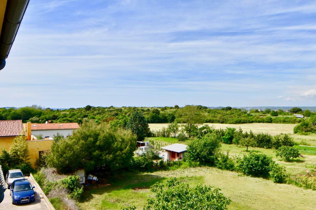 Comfortable Apartment Near The Hidrobaza Beach Štinjan Exteriör bild