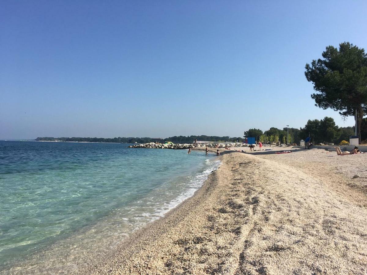 Comfortable Apartment Near The Hidrobaza Beach Štinjan Exteriör bild