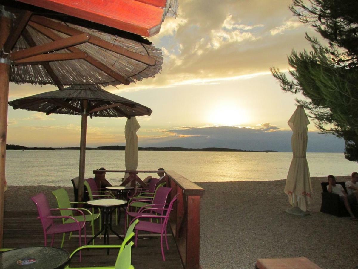 Comfortable Apartment Near The Hidrobaza Beach Štinjan Exteriör bild